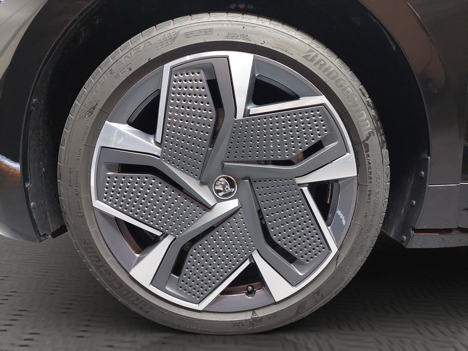 SKODA Enyaq Coupé RS iV 80 4x4-image-13