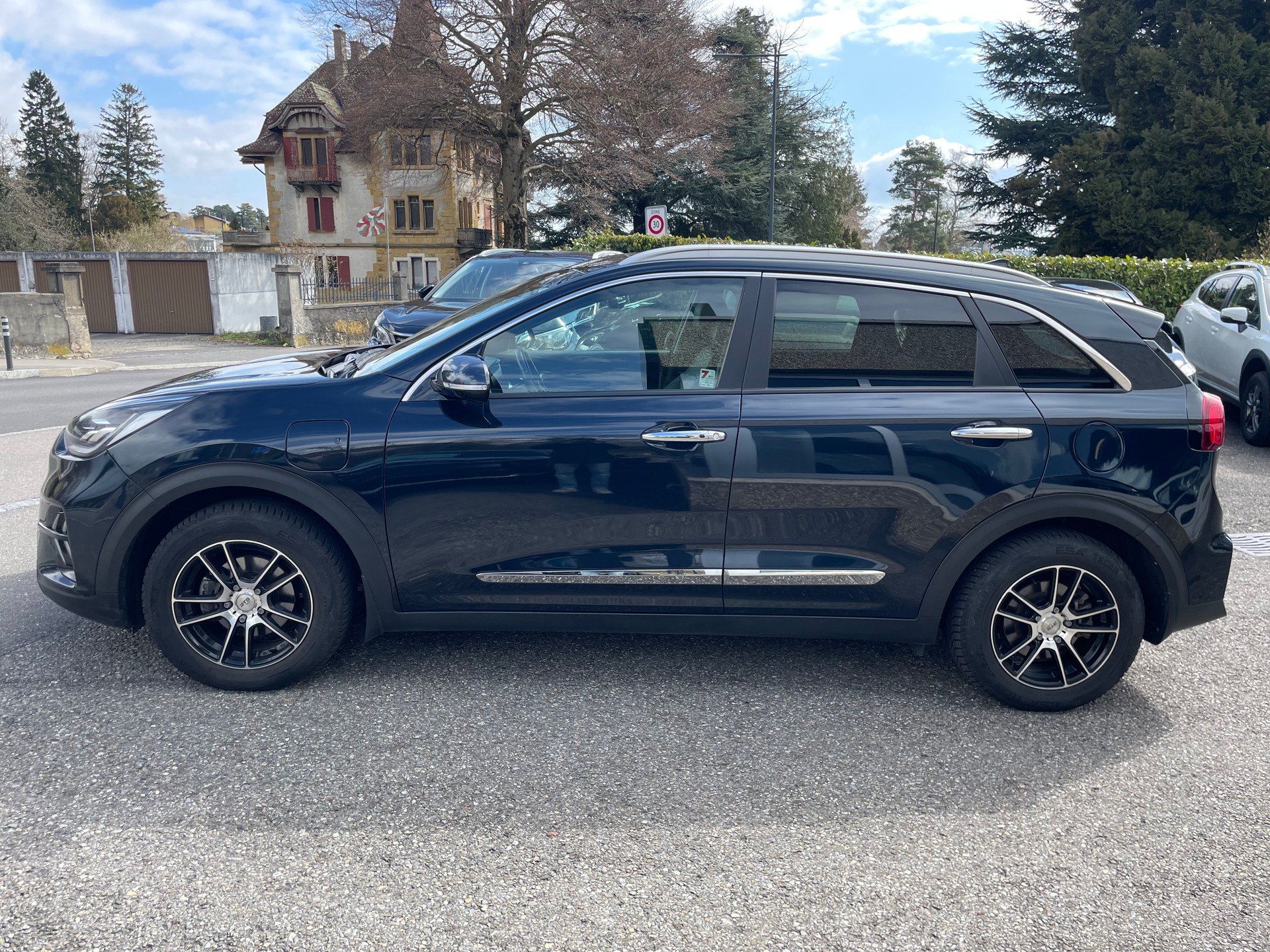 KIA Niro 1.6GDi Plug-in Hybrid DCT-image-5