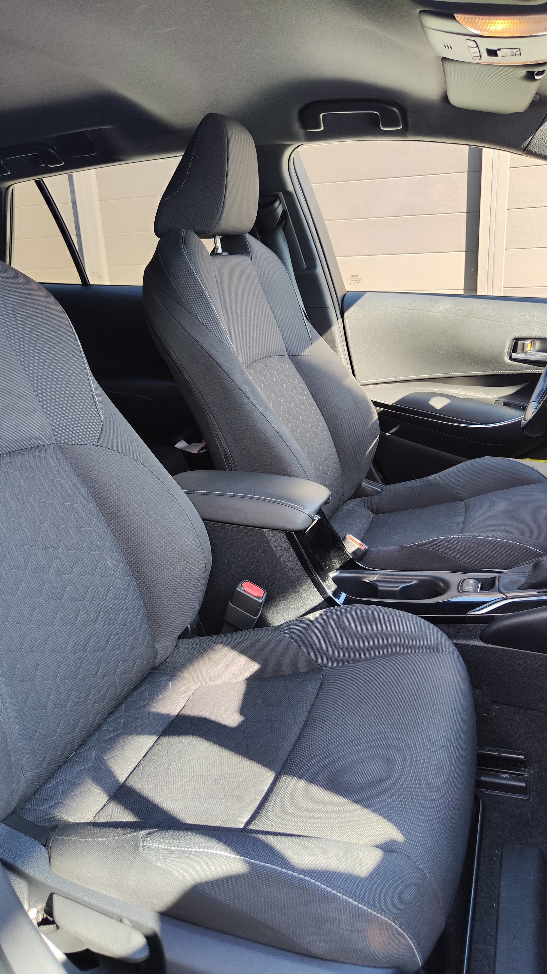 TOYOTA 1.8 HSD Trend-image-9