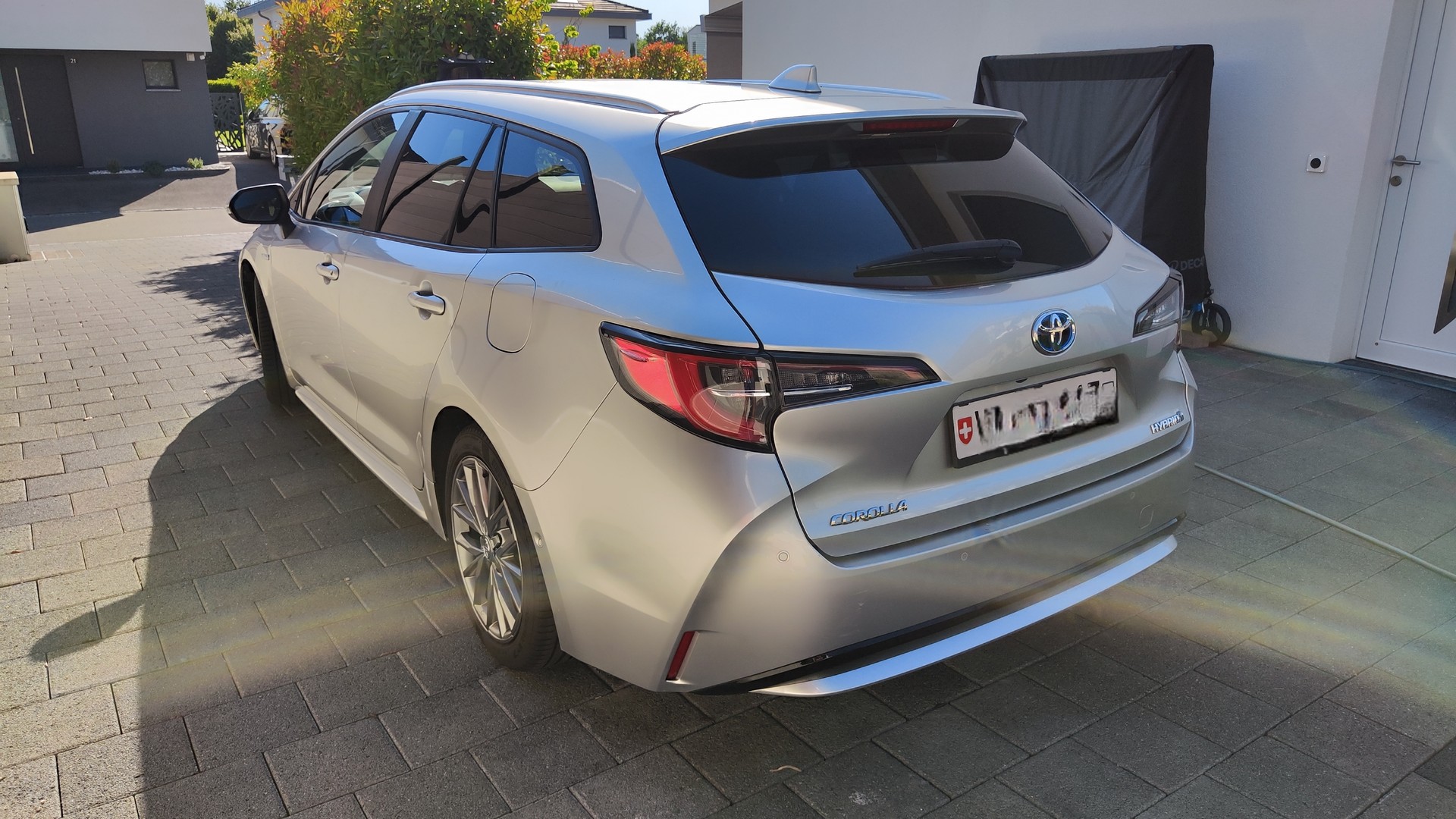 TOYOTA 1.8 HSD Trend-image-4