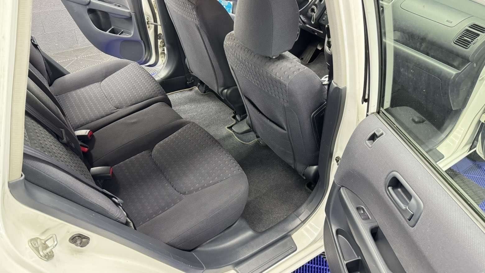 HONDA Civic 1.6i ES-image-10