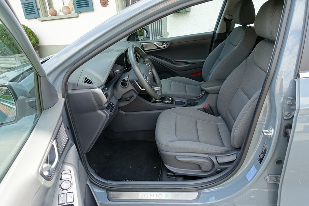 HYUNDAI Ioniq 1.6 GDi HEV Amplia DCT-image-6