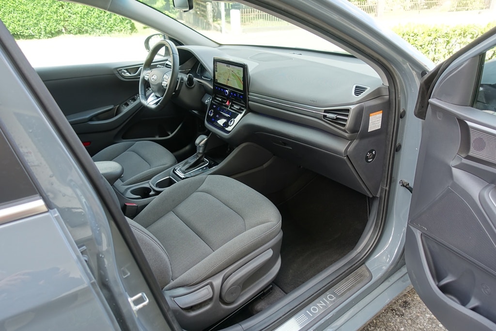 HYUNDAI Ioniq 1.6 GDi HEV Amplia DCT-image-15