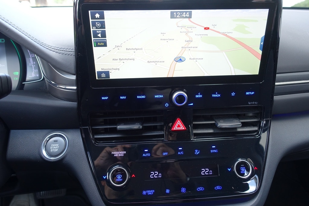 HYUNDAI Ioniq 1.6 GDi HEV Amplia DCT-image-9