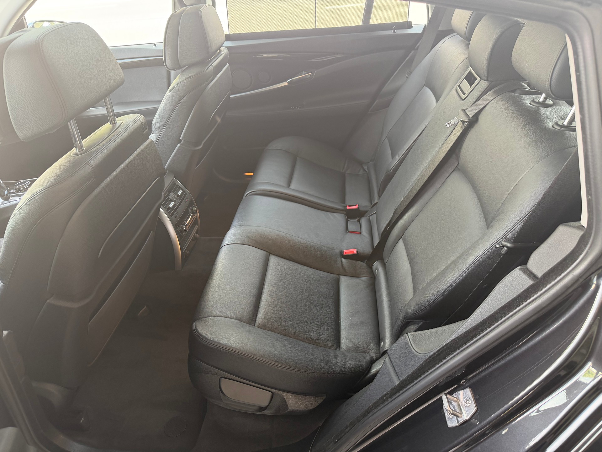 BMW 550i GT xDrive Steptronic-image-7