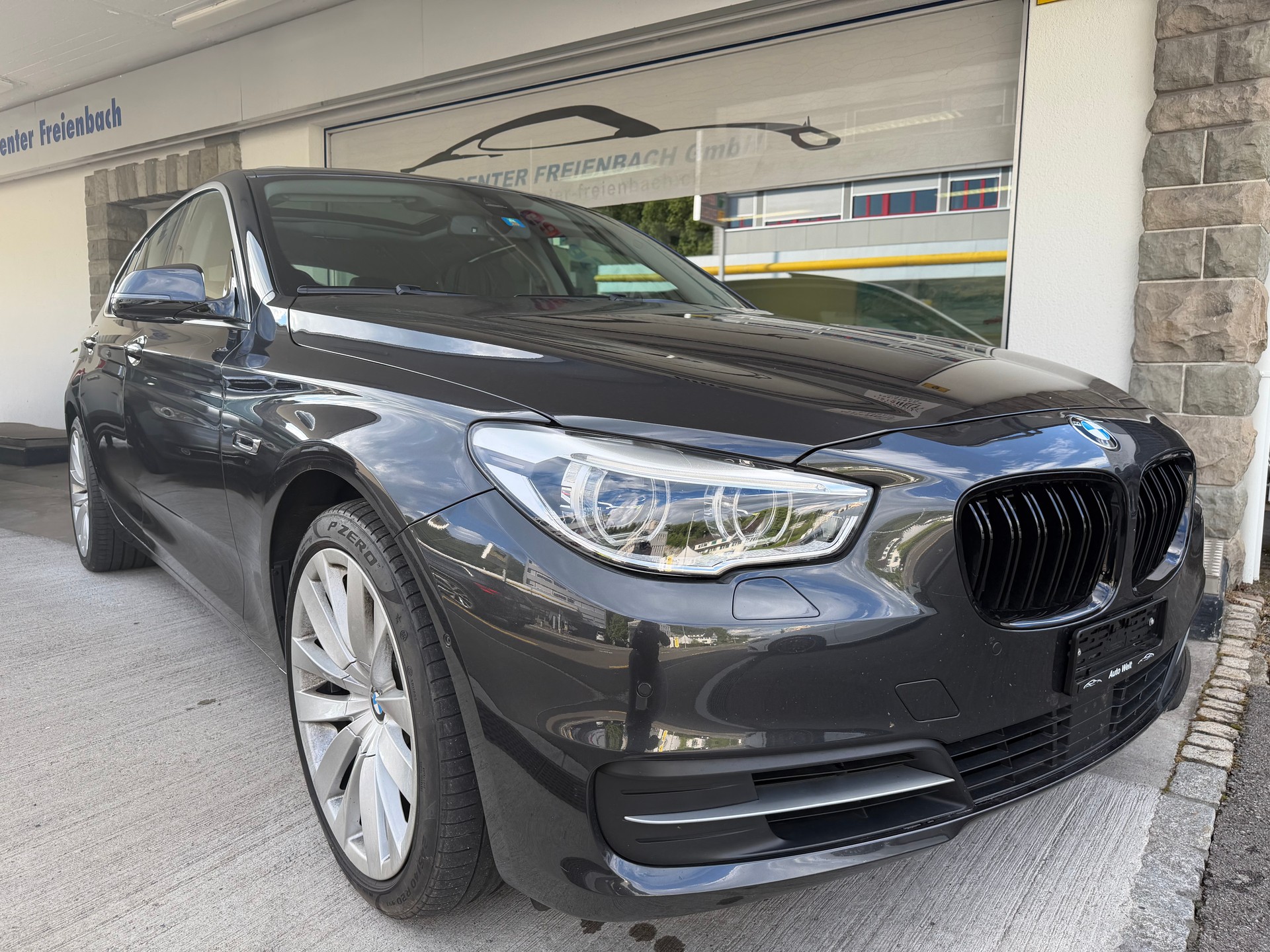 BMW 550i GT xDrive Steptronic-showroom-element-2