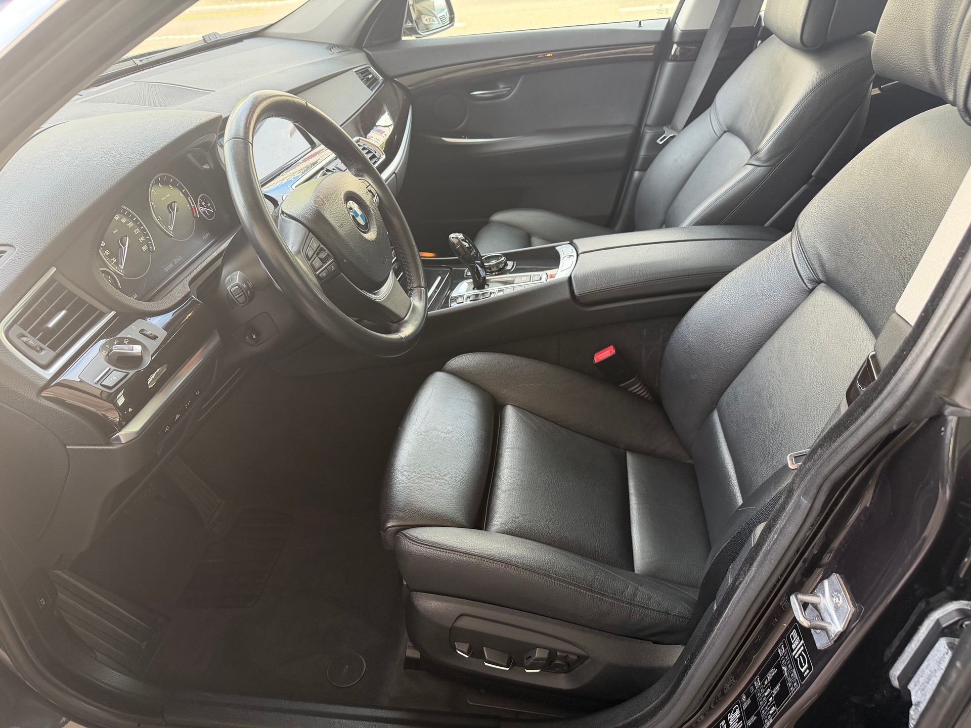 BMW 550i GT xDrive Steptronic-image-6