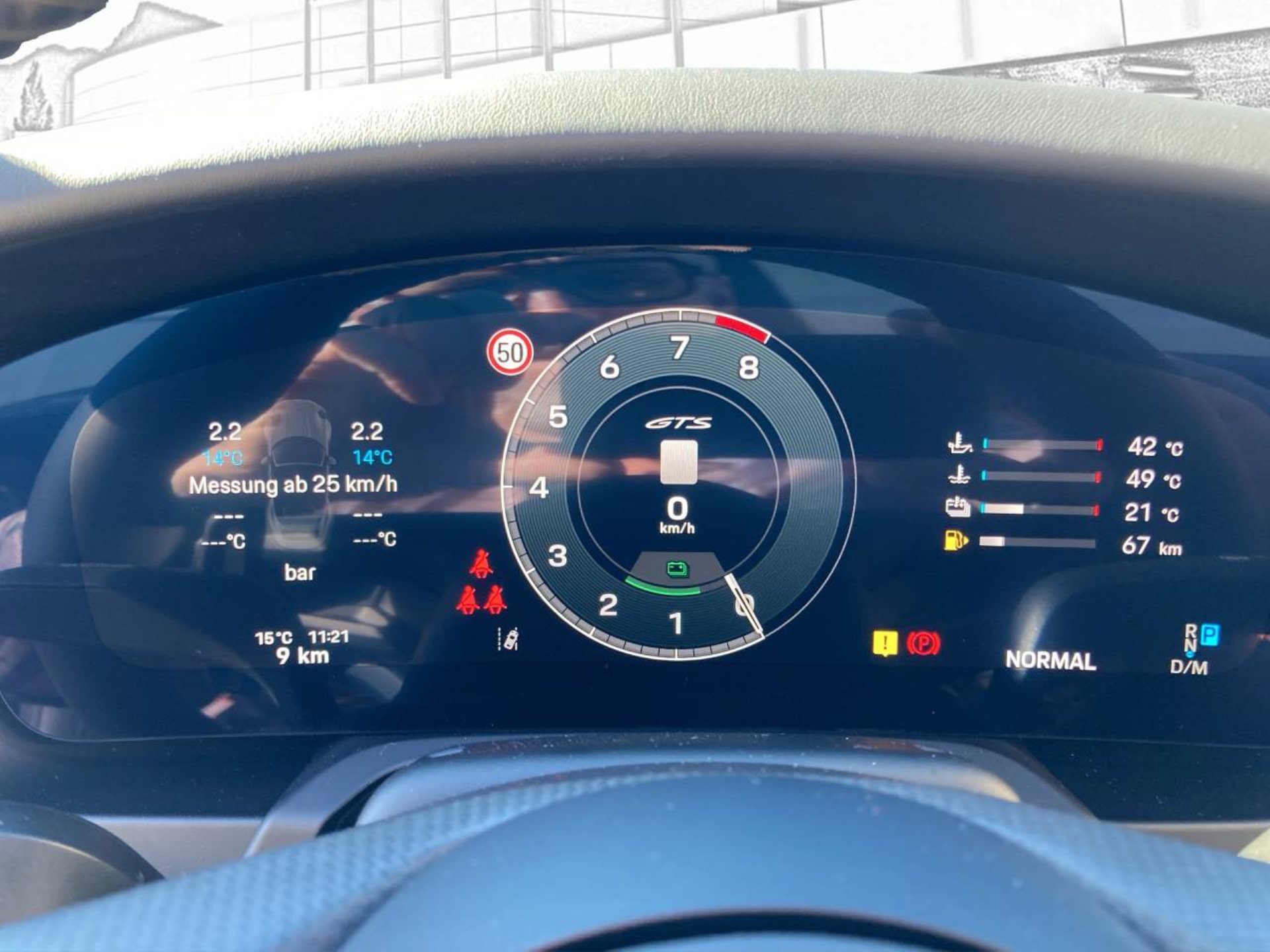 PORSCHE 911 Carrera 4 GTS Cabriolet-image-13