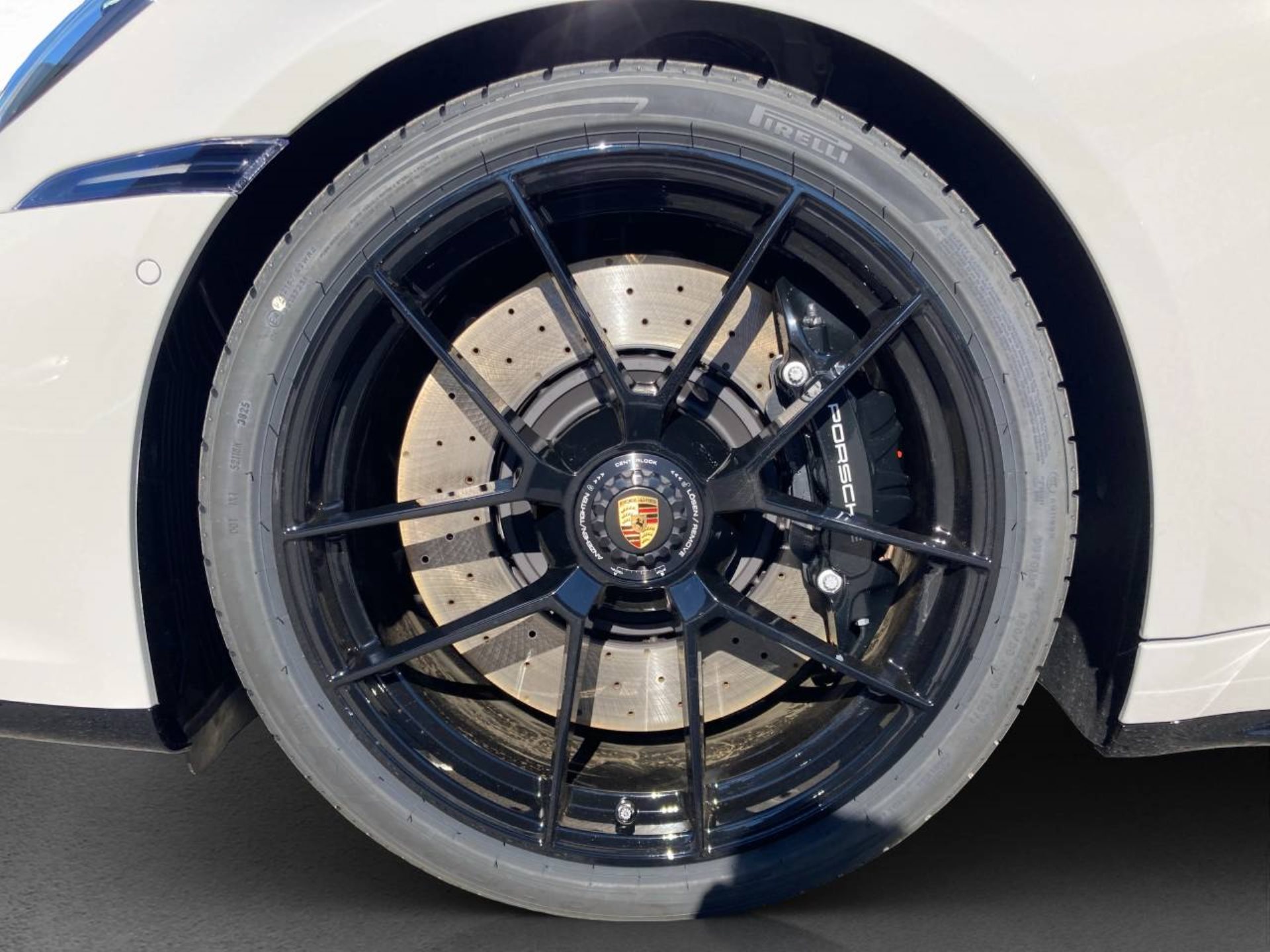 PORSCHE 911 Carrera 4 GTS Cabriolet-image-27
