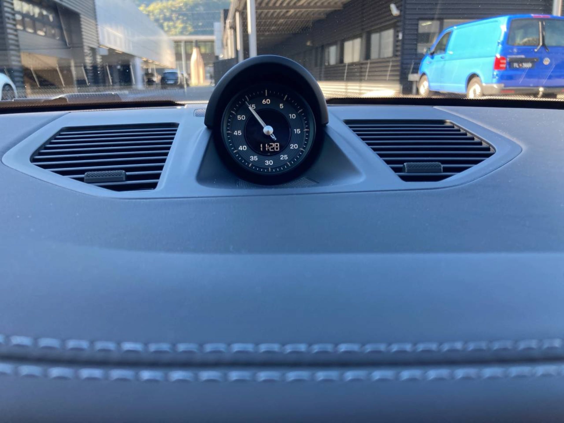 PORSCHE 911 Carrera 4 GTS Cabriolet-image-26
