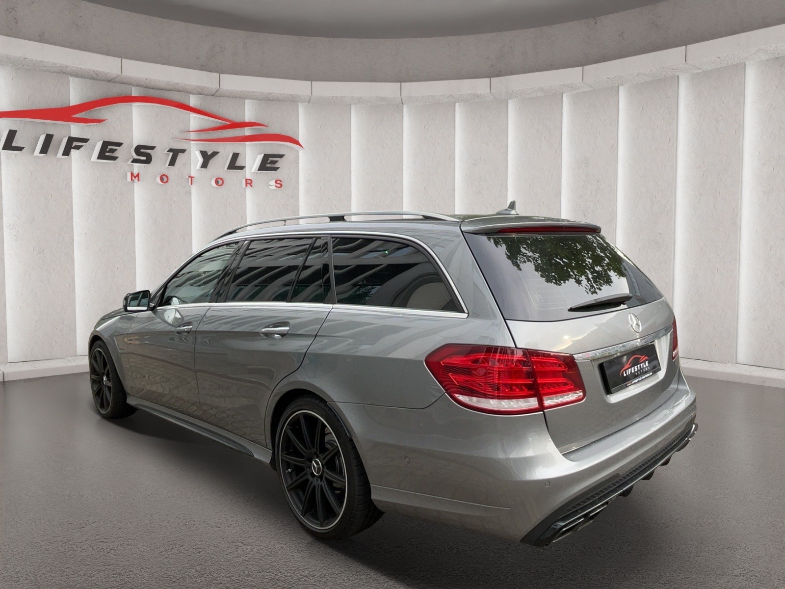 MERCEDES-BENZ E 63 CGI AMG 7G-Tronic-image-2
