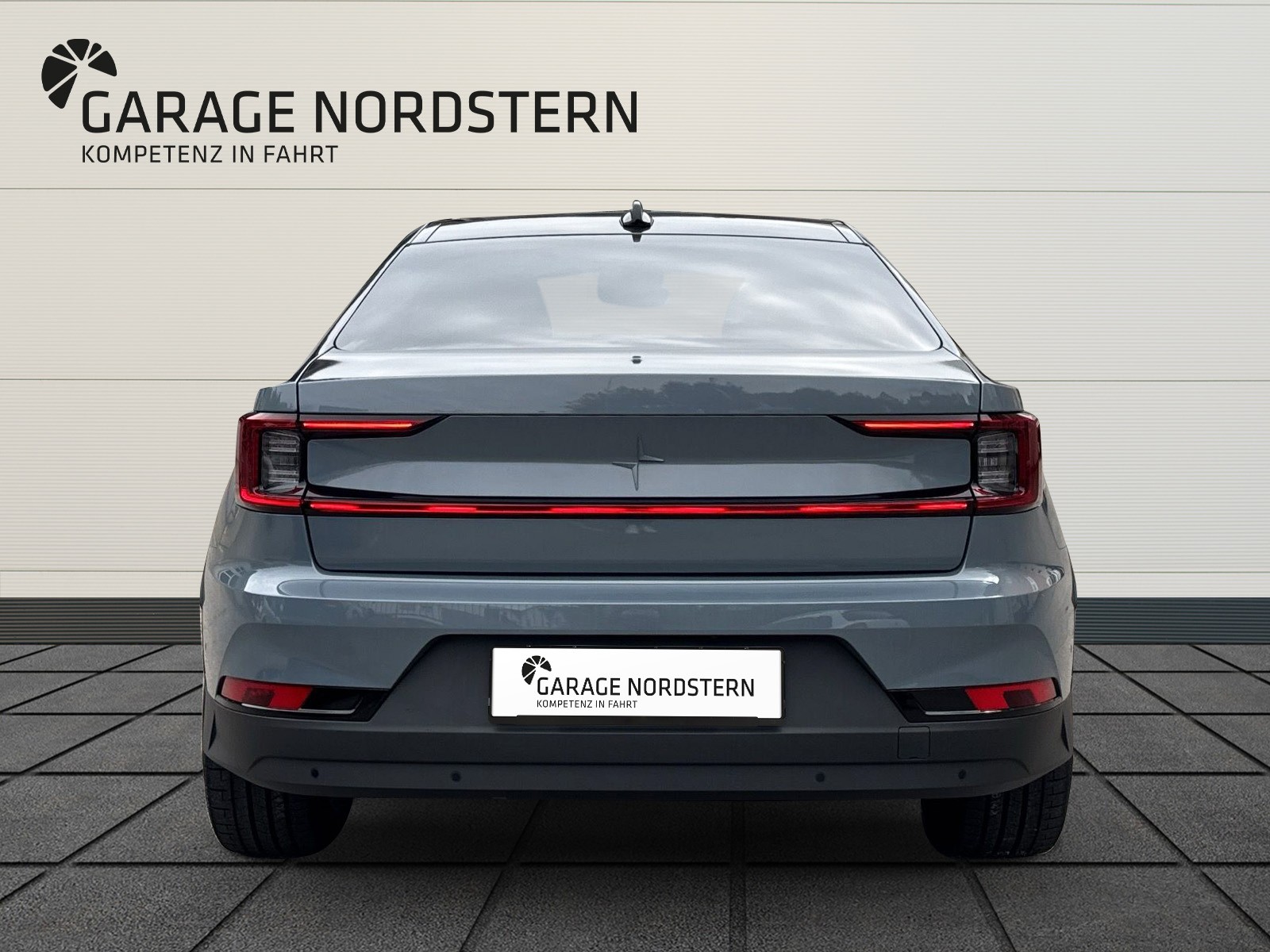 POLESTAR 2 Long Range Dual Motor-showroom-element-3