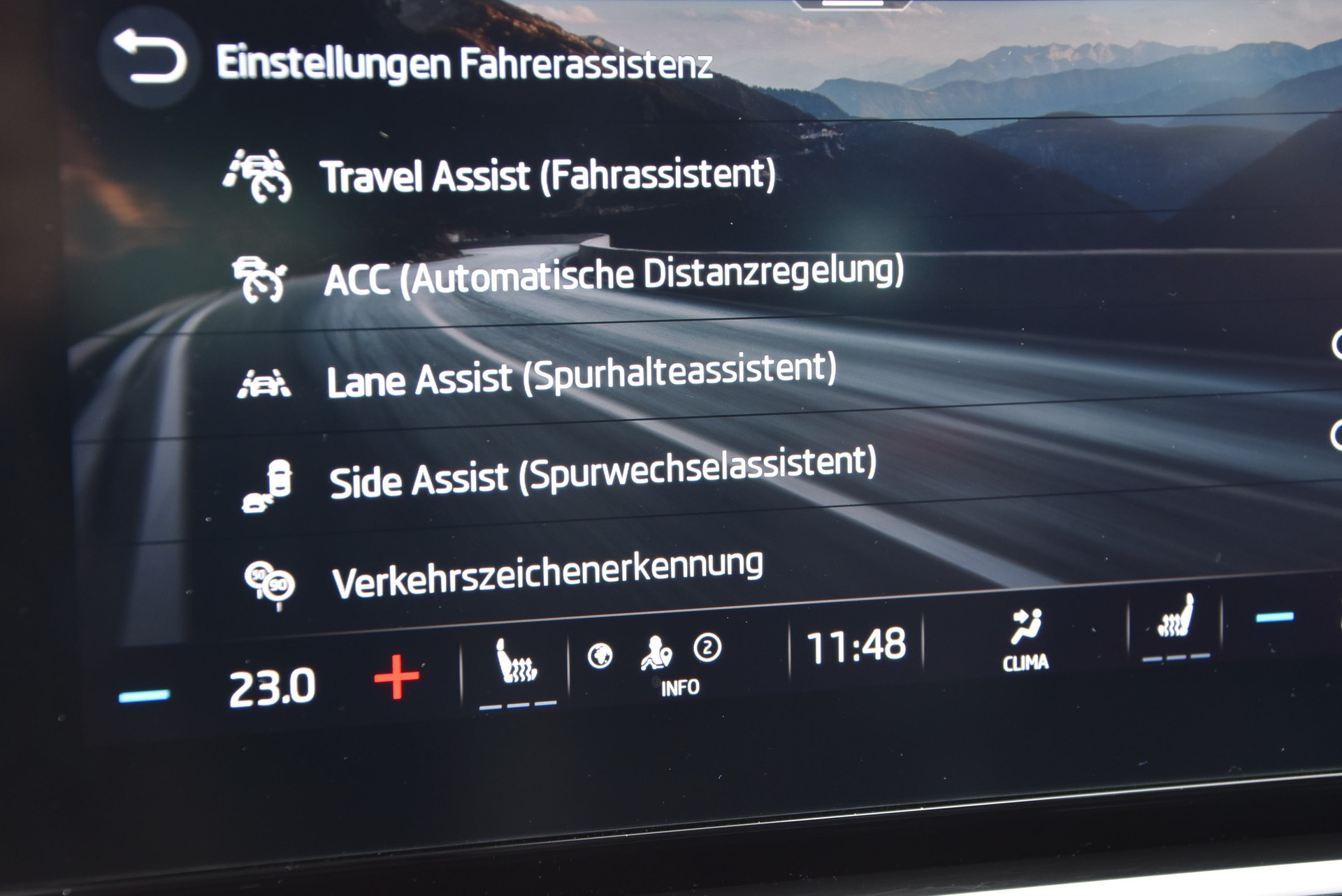 SKODA Octavia Combi 2.0 TSI DSG RS-image-11