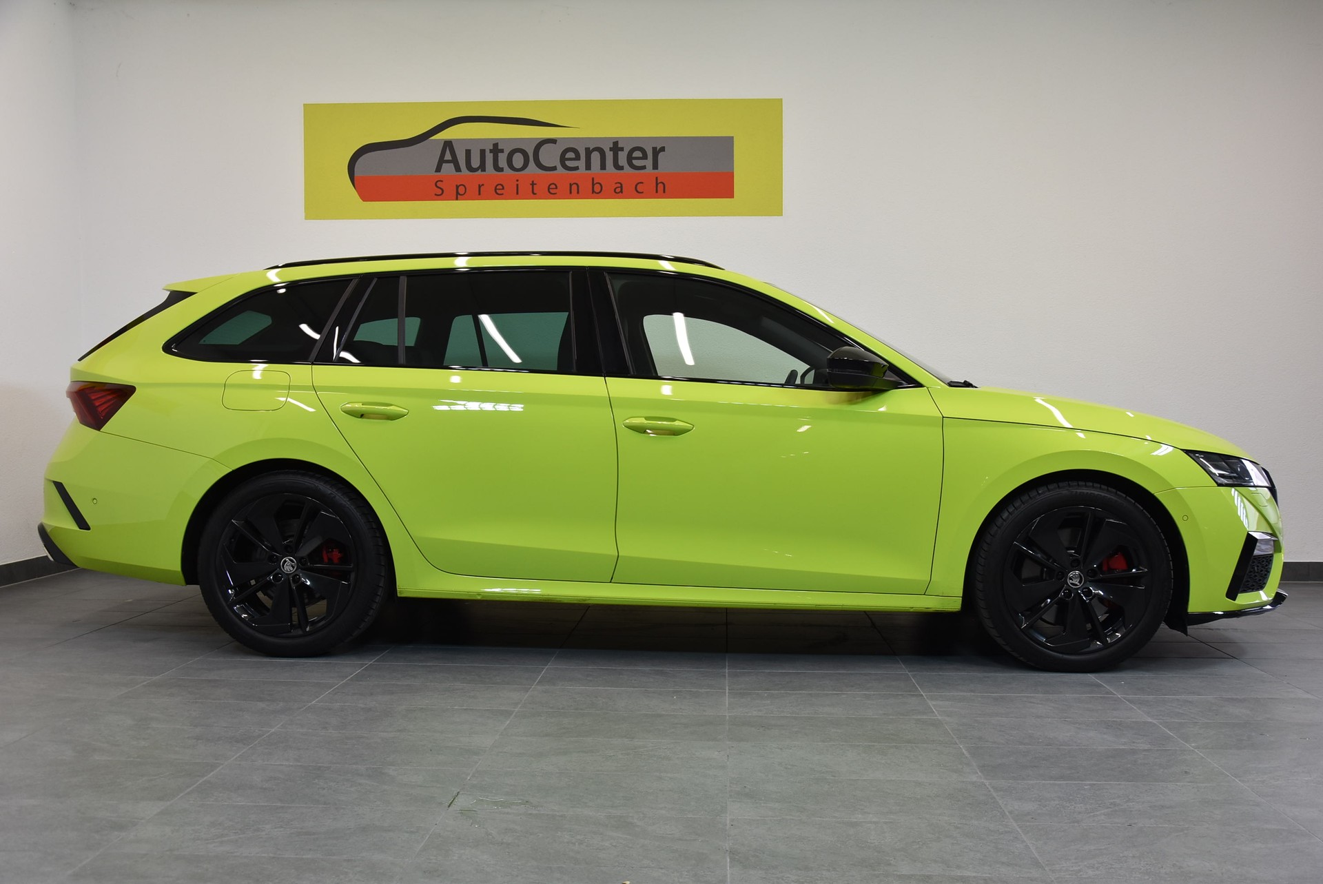 SKODA Octavia Combi 2.0 TSI DSG RS-image-13