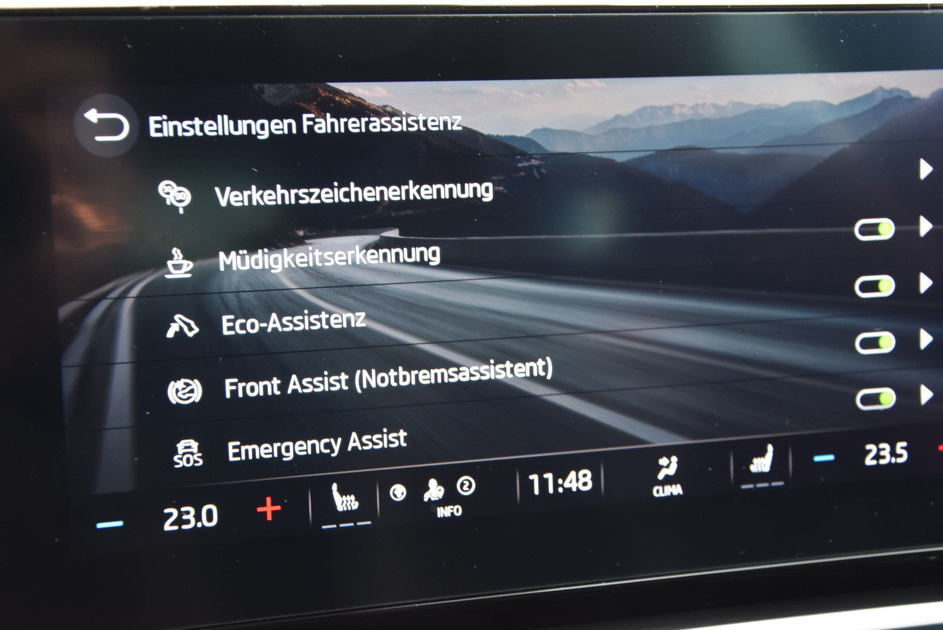 SKODA Octavia Combi 2.0 TSI DSG RS-image-12
