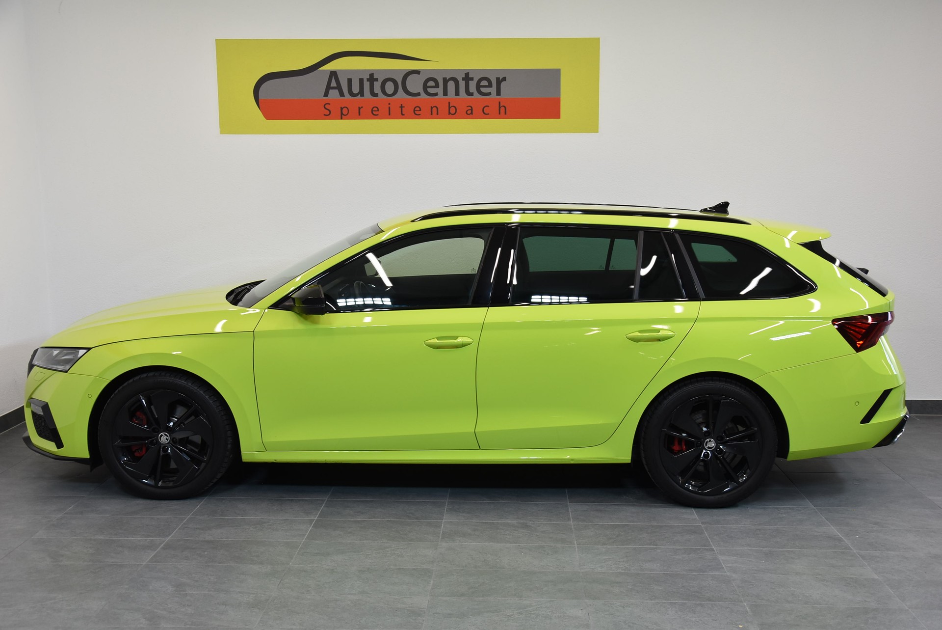 SKODA Octavia Combi 2.0 TSI DSG RS-image-11