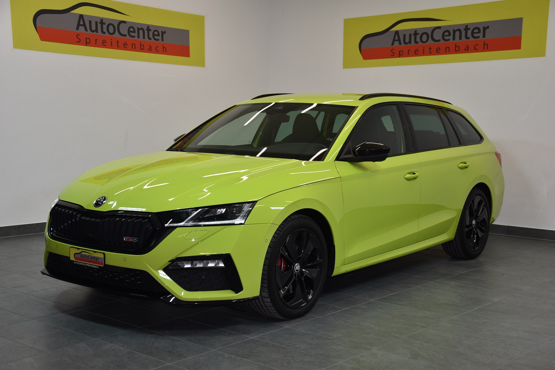 SKODA Octavia Combi 2.0 TSI DSG RS-image-1
