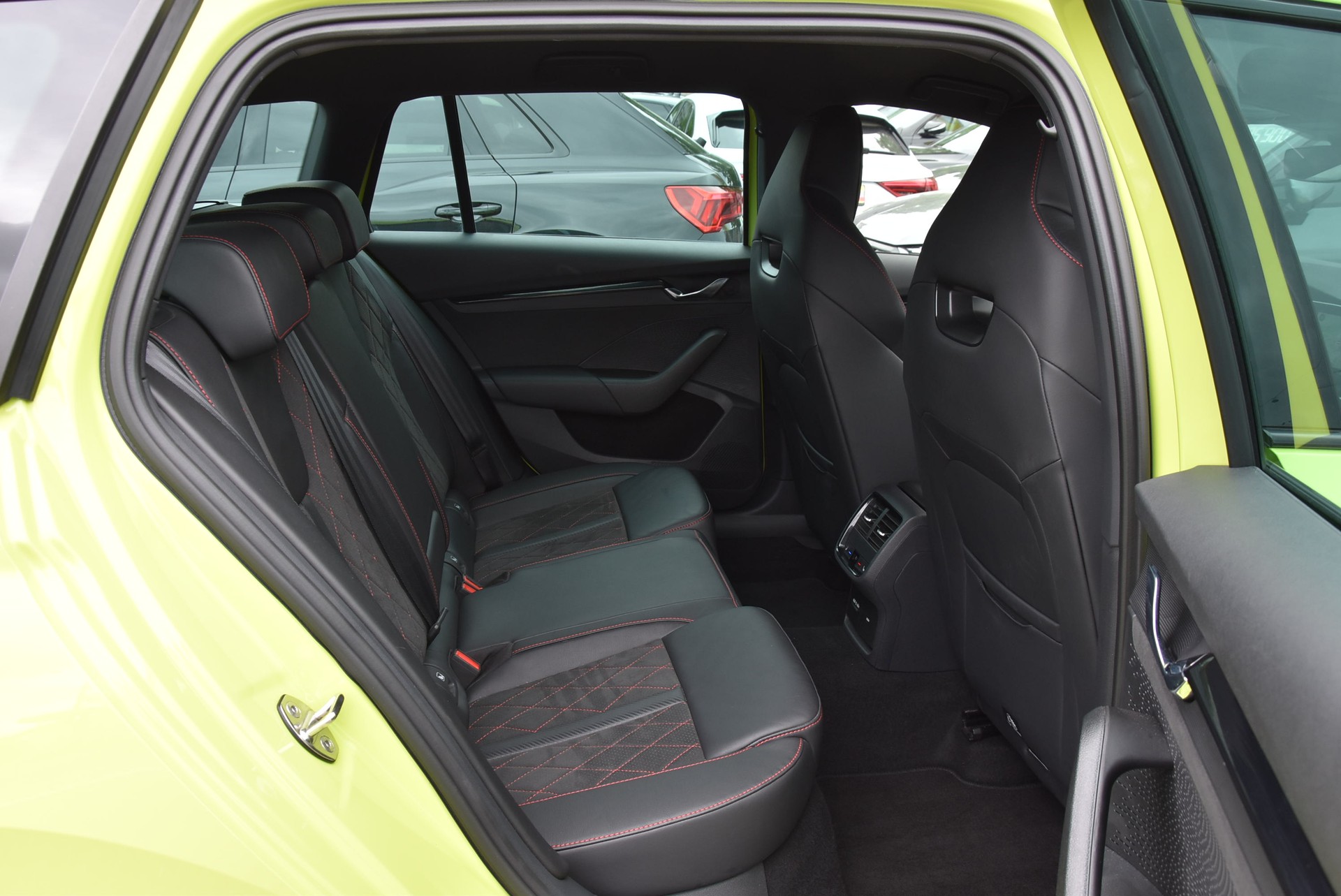 SKODA Octavia Combi 2.0 TSI DSG RS-image-5