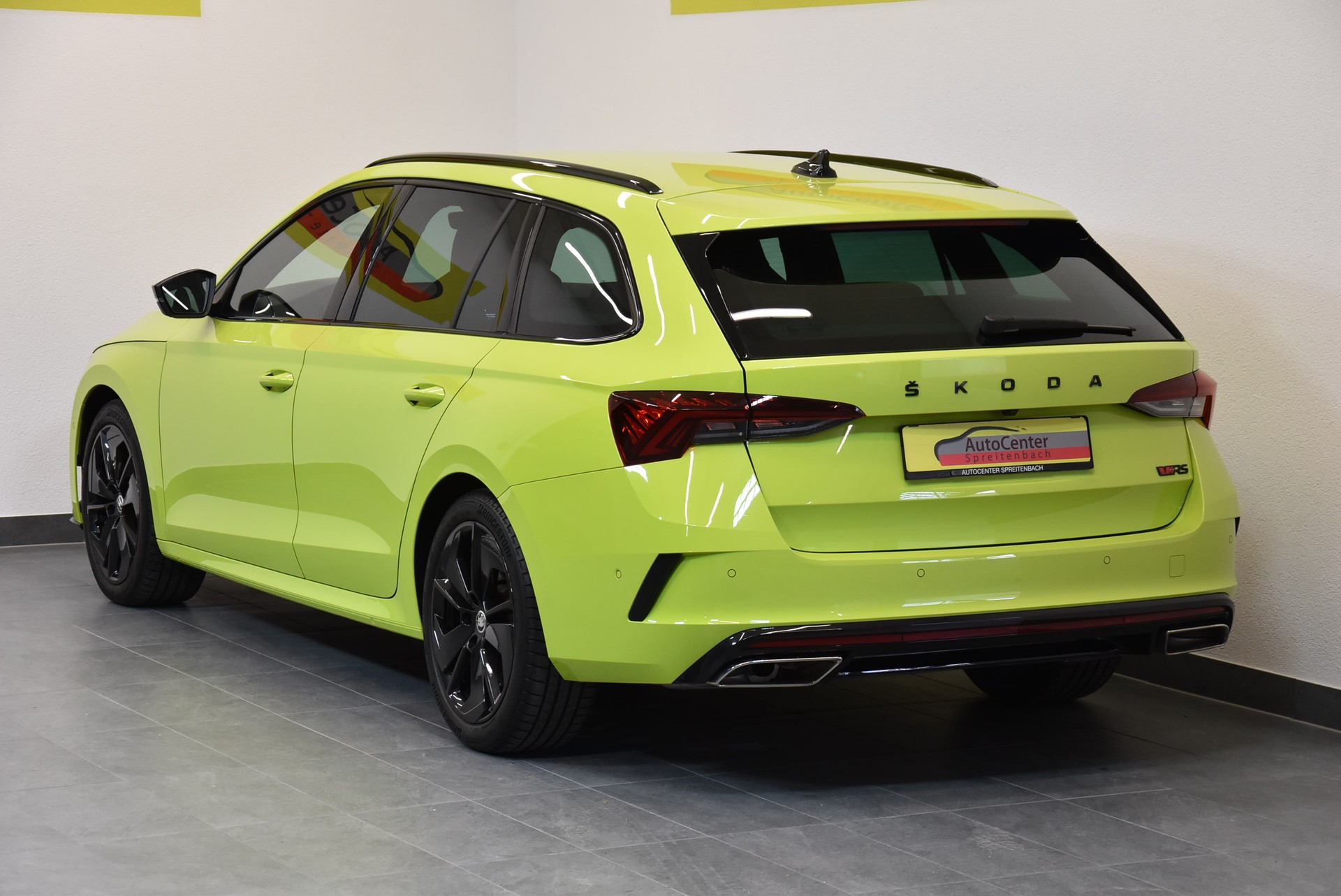 SKODA Octavia Combi 2.0 TSI DSG RS-image-12