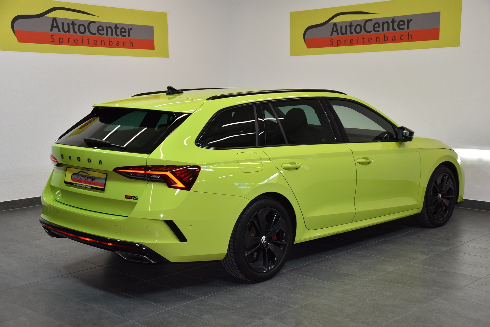 SKODA Octavia Combi 2.0 TSI DSG RS-image-14