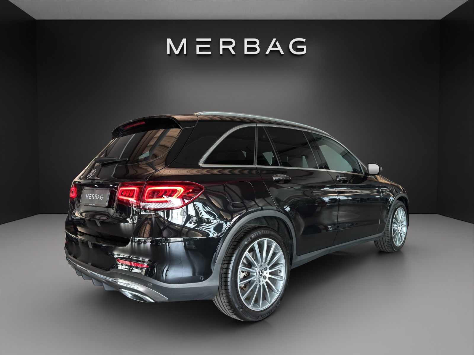MERCEDES-BENZ GLC 300 AMG Line 4Matic-image-5