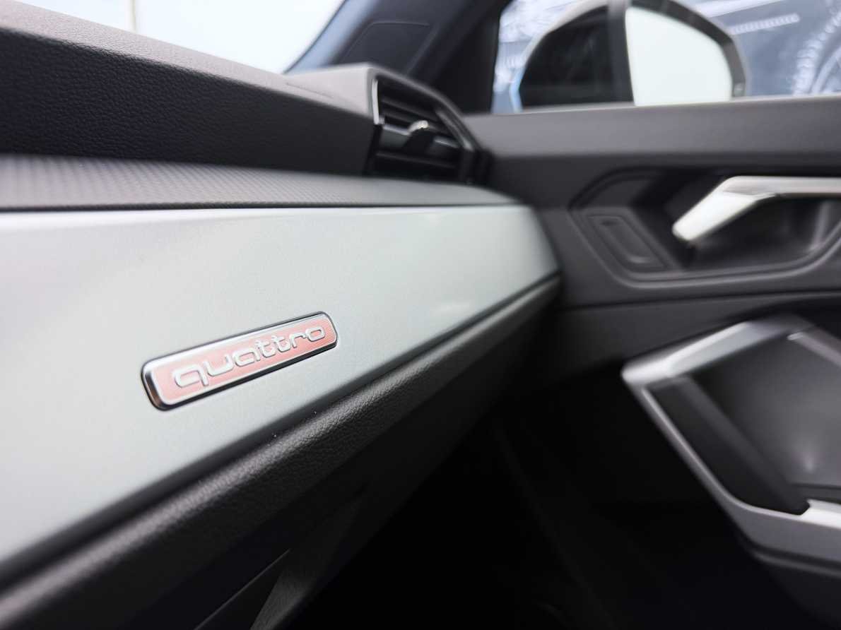 AUDI Q3 45 TFSI quattro S-tronic-image-16