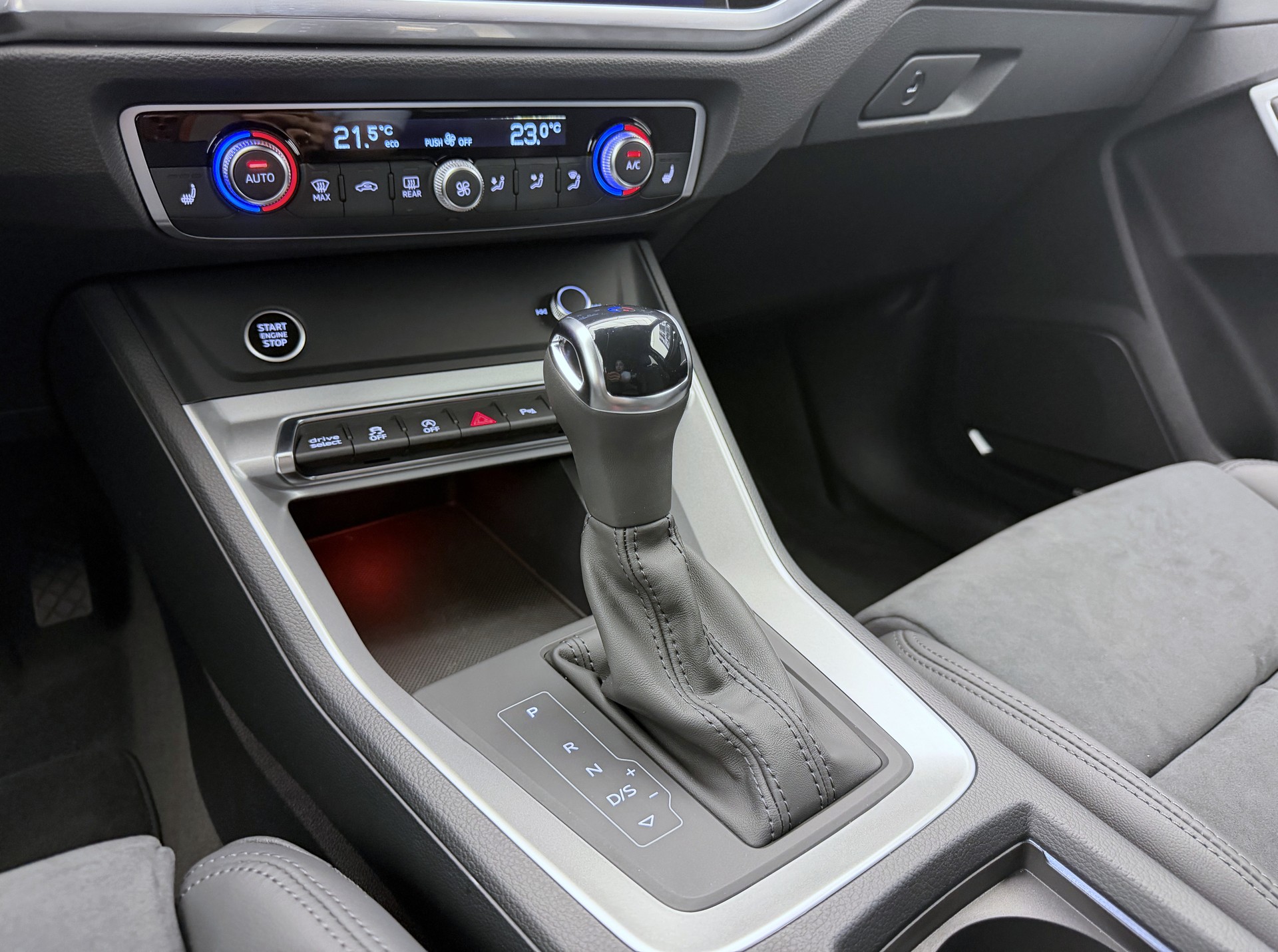 AUDI Q3 45 TFSI quattro S-tronic-image-11