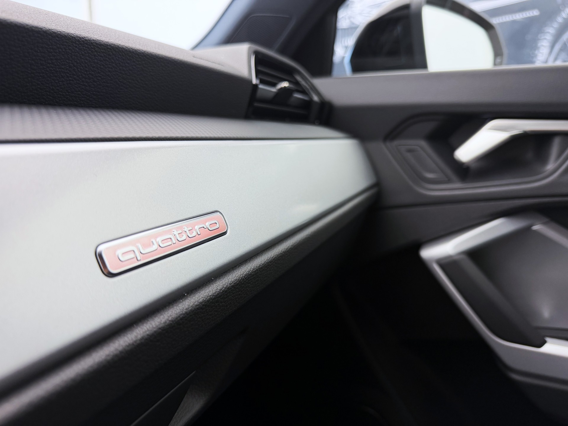 AUDI Q3 45 TFSI quattro S-tronic-image-16