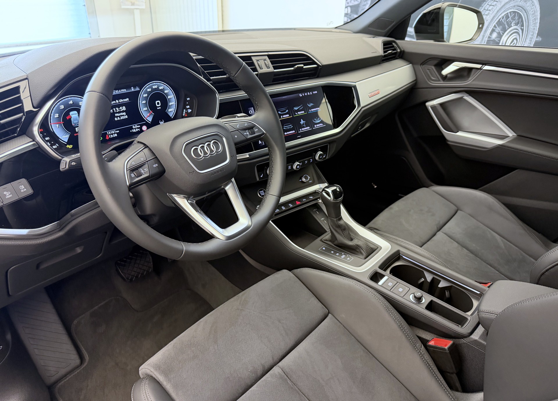 AUDI Q3 45 TFSI quattro S-tronic-image-5