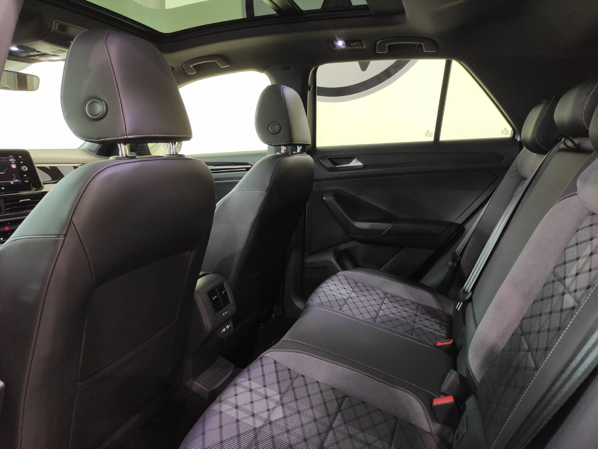 VW T-Roc 2.0 TSI R-Line Black-Style DSG 4motion-image-11