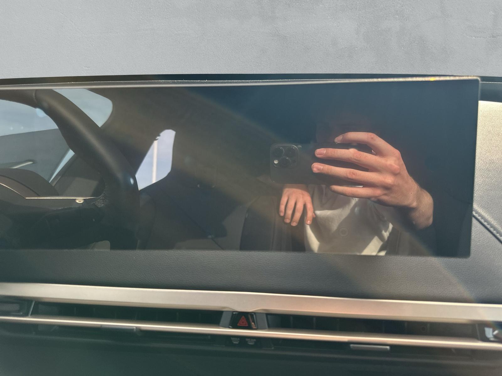 BMW iX xDrive60 i20 (CH) AHK ** Action Leasing à 0.9% ** 📍-image-13