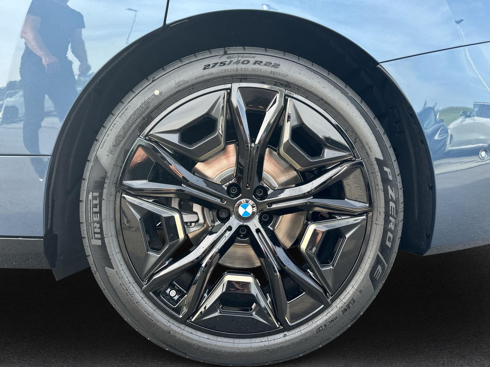 BMW iX xDrive60 i20 (CH) AHK ** Action Leasing à 0.9% ** 📍-image-8