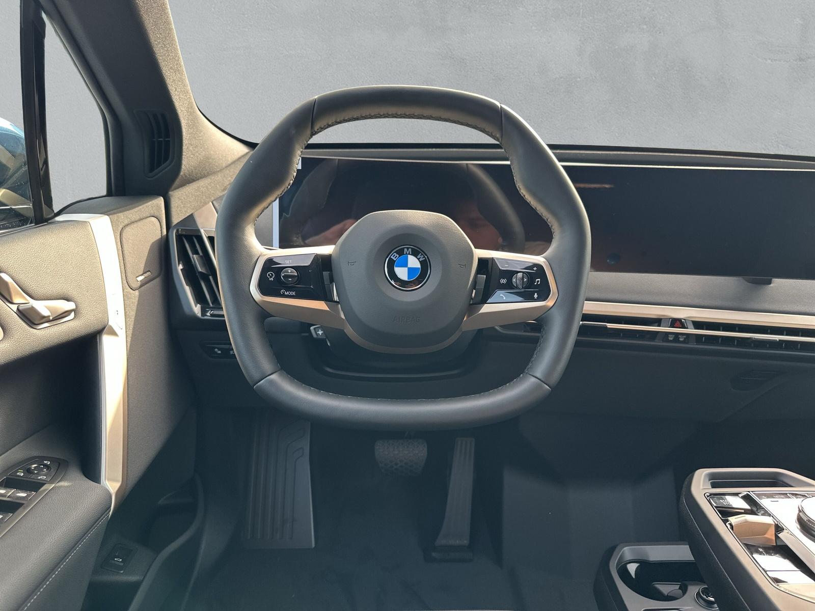 BMW iX xDrive60 i20 (CH) AHK ** Action Leasing à 0.9% ** 📍-image-15