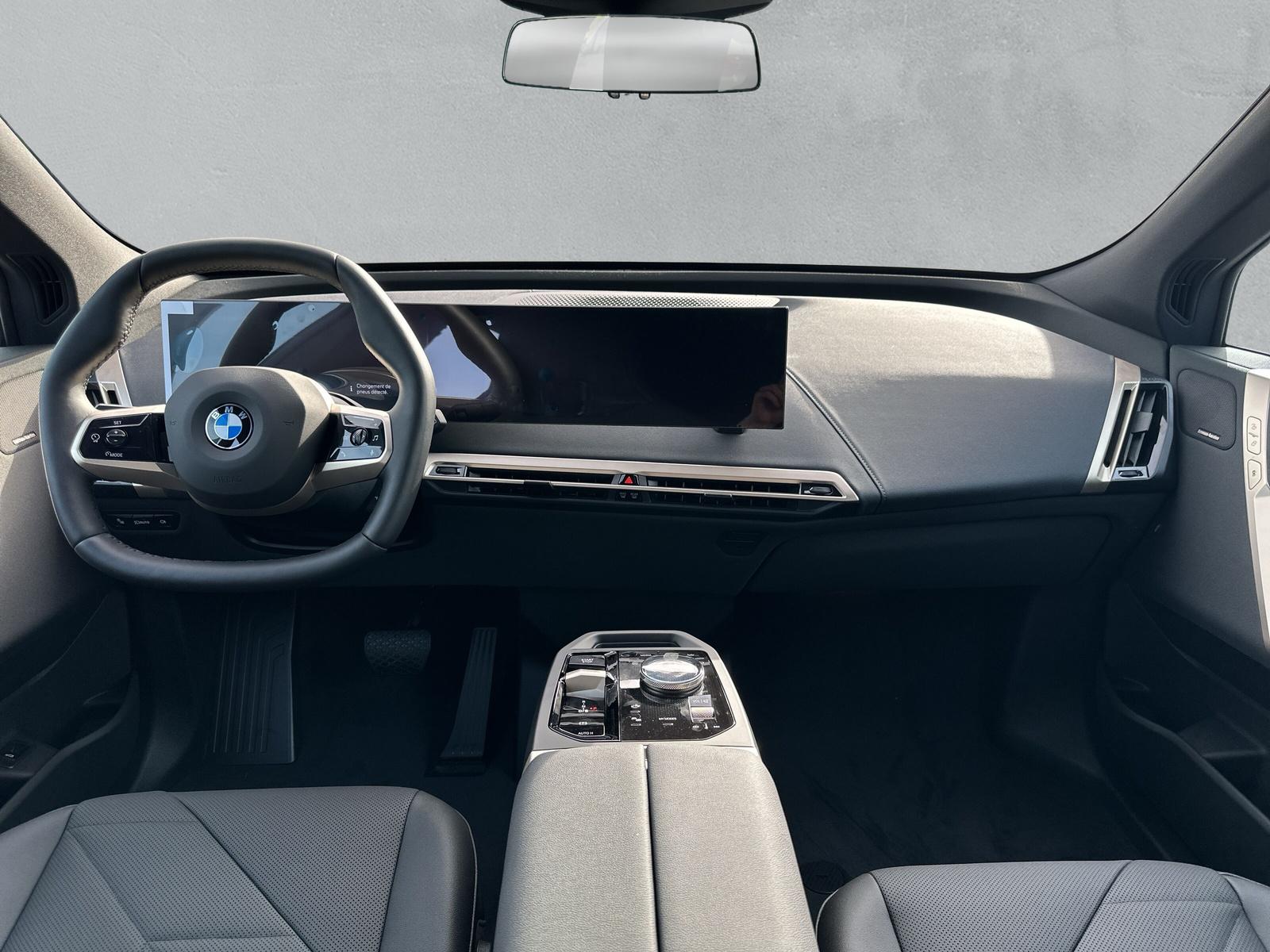 BMW iX xDrive60 i20 (CH) AHK ** Action Leasing à 0.9% ** 📍-image-12