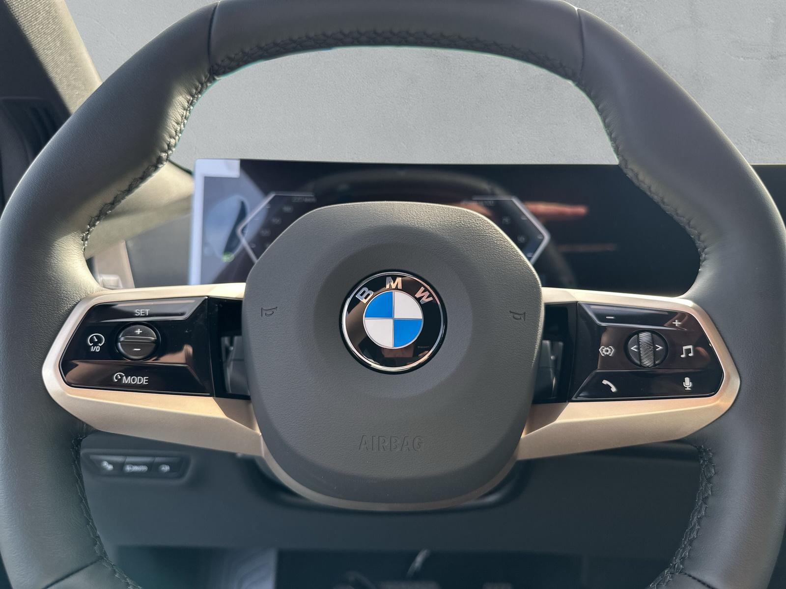 BMW iX xDrive60 i20 (CH) AHK ** Action Leasing à 0.9% ** 📍-image-18