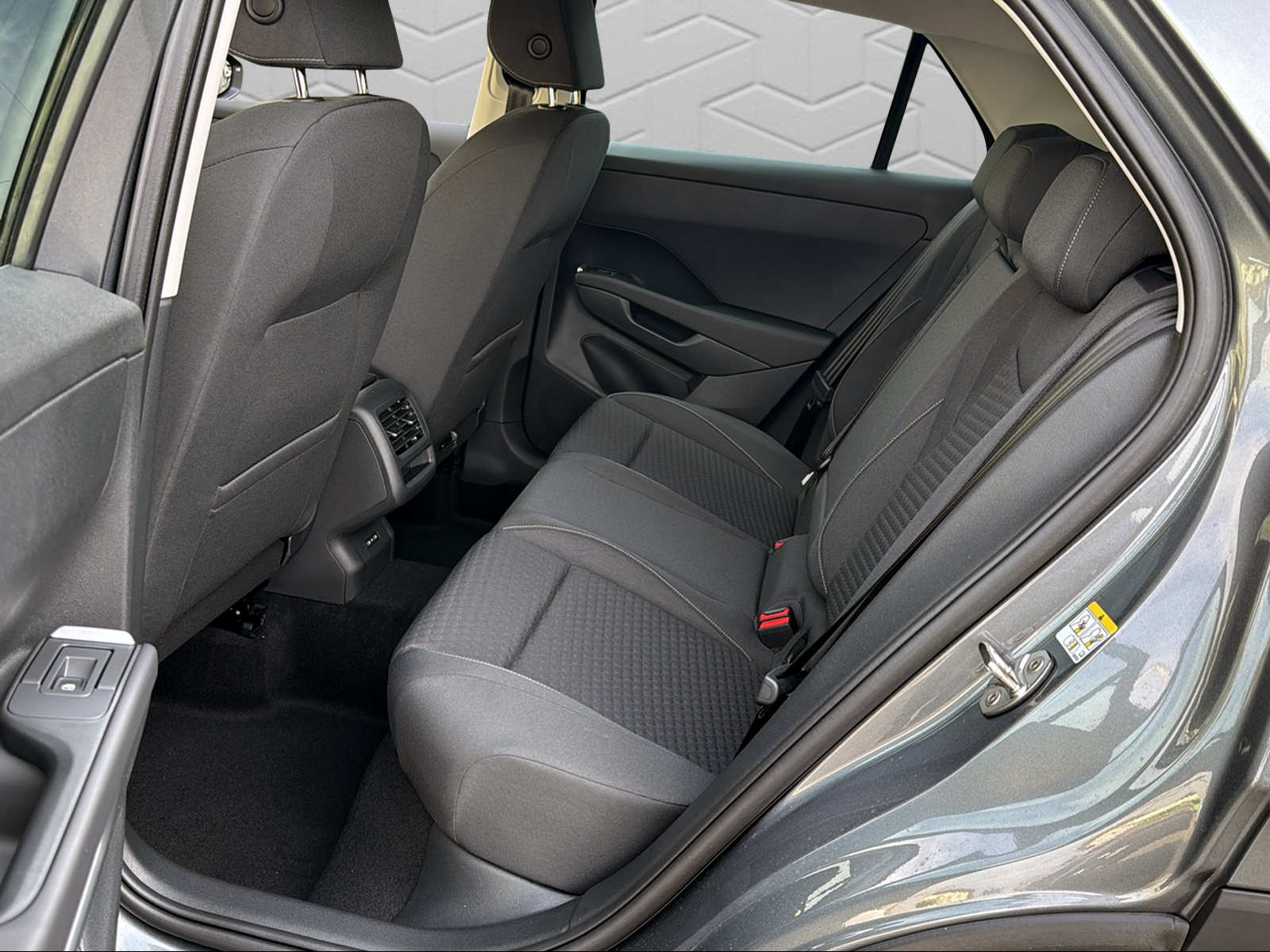 VW T-Roc 1.5 eTSI mHEV Life DSG-image-12