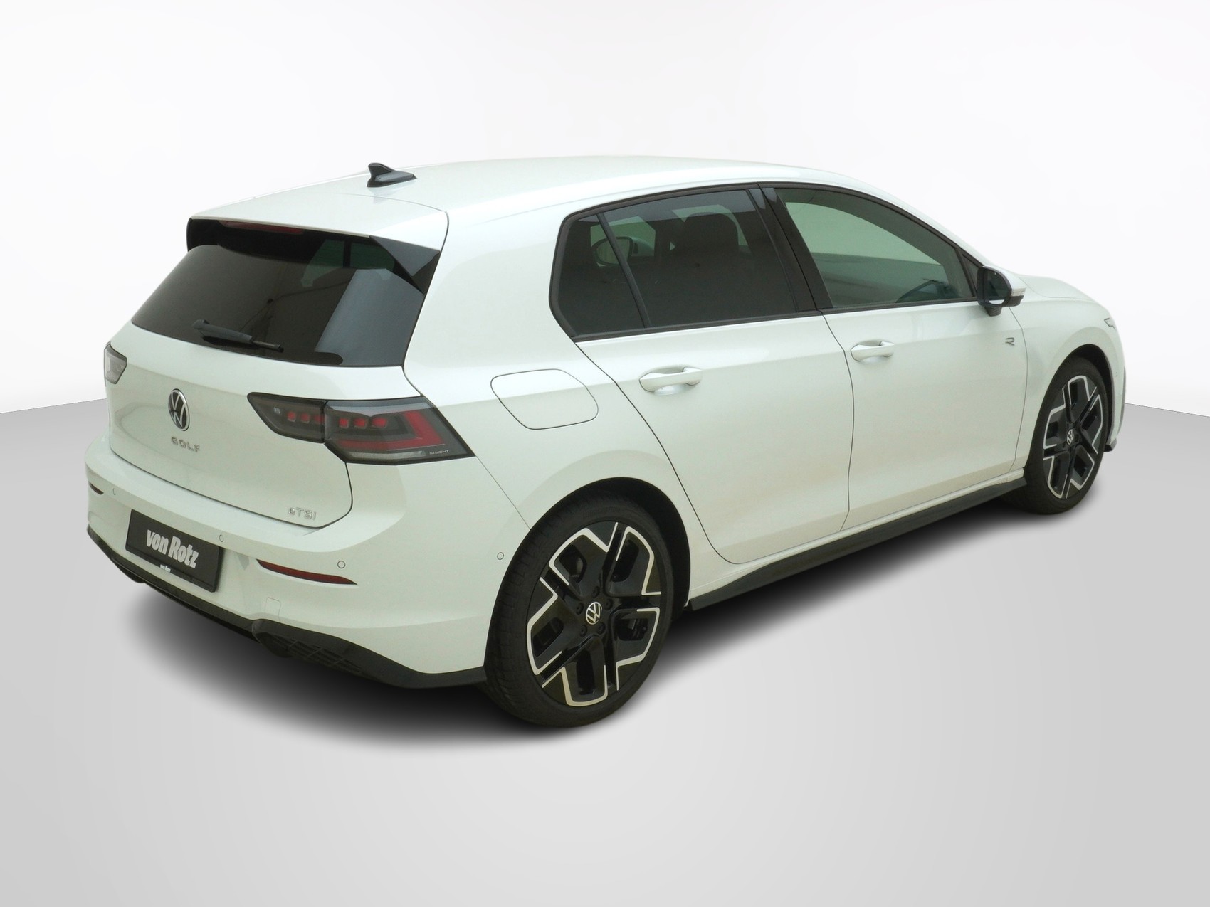VW Golf VIII 1.5 eTSI R-Line DSG-image-5