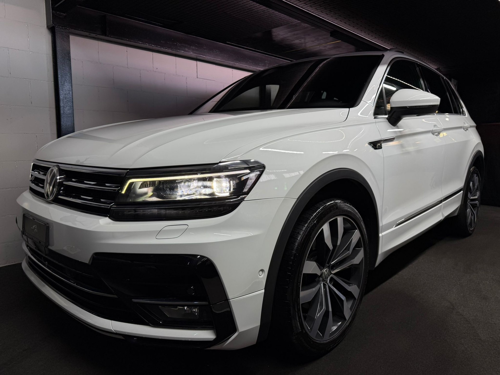 VW Tiguan 2.0TSI Highline R-Line 4Motion DSG / Top Austattung / Anhängerkupplung /-image-2