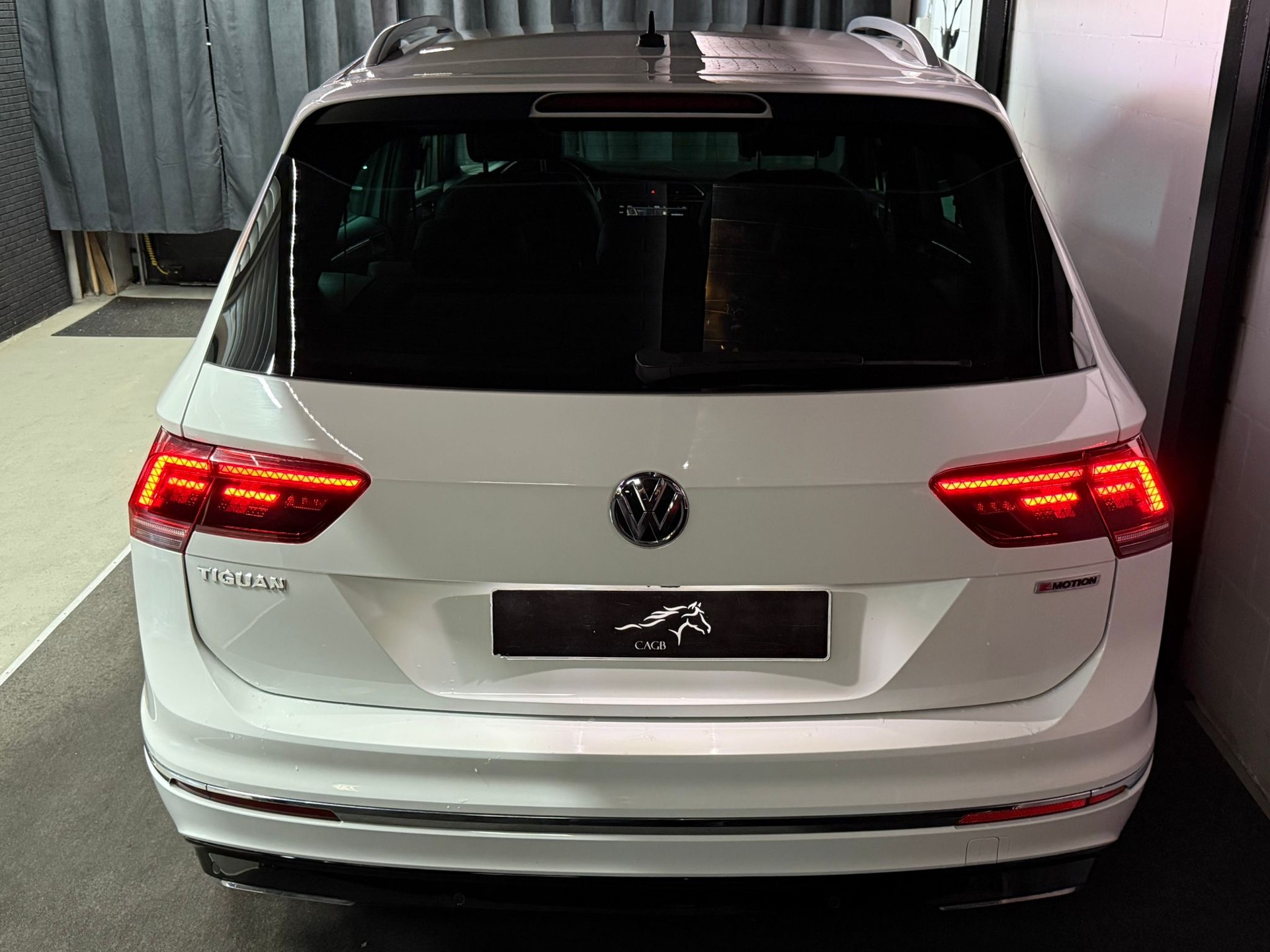 VW Tiguan 2.0TSI Highline R-Line 4Motion DSG / Top Austattung / Anhängerkupplung /-image-6
