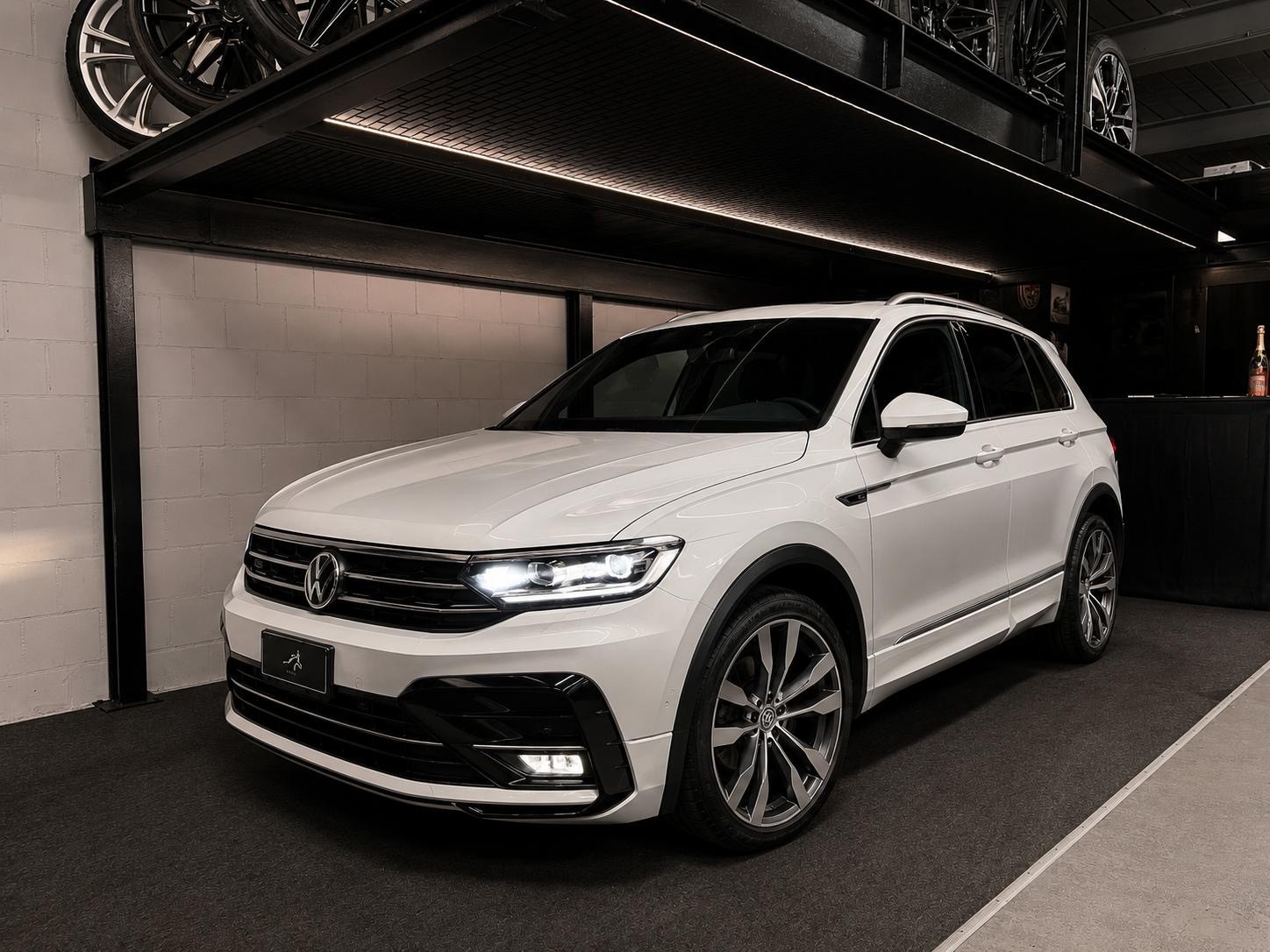 VW Tiguan 2.0TSI Highline R-Line 4Motion DSG / Top Austattung-image-0