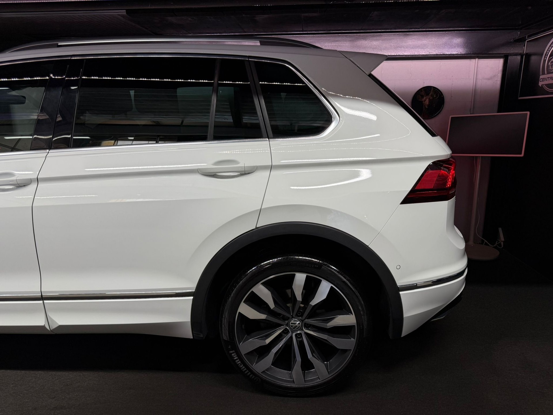 VW Tiguan 2.0TSI Highline R-Line 4Motion DSG / Top Austattung / Anhängerkupplung /-image-7