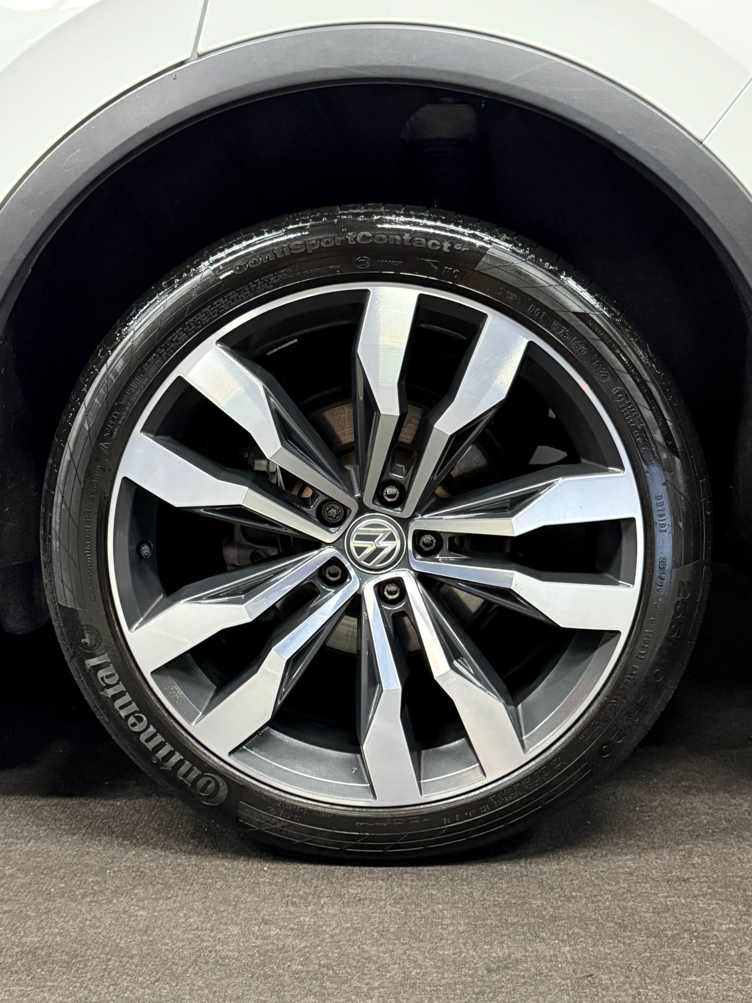 VW Tiguan 2.0TSI Highline R-Line 4Motion DSG / Top Austattung / Anhängerkupplung /-image-9