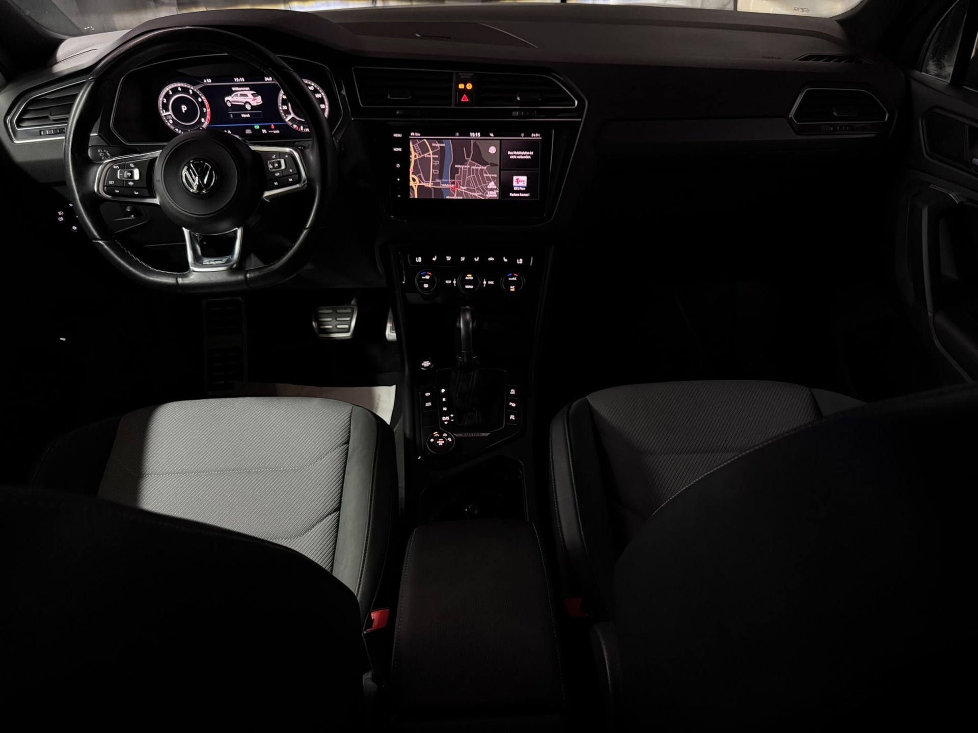VW Tiguan 2.0TSI Highline R-Line 4Motion DSG / Top Austattung / Anhängerkupplung /-image-17