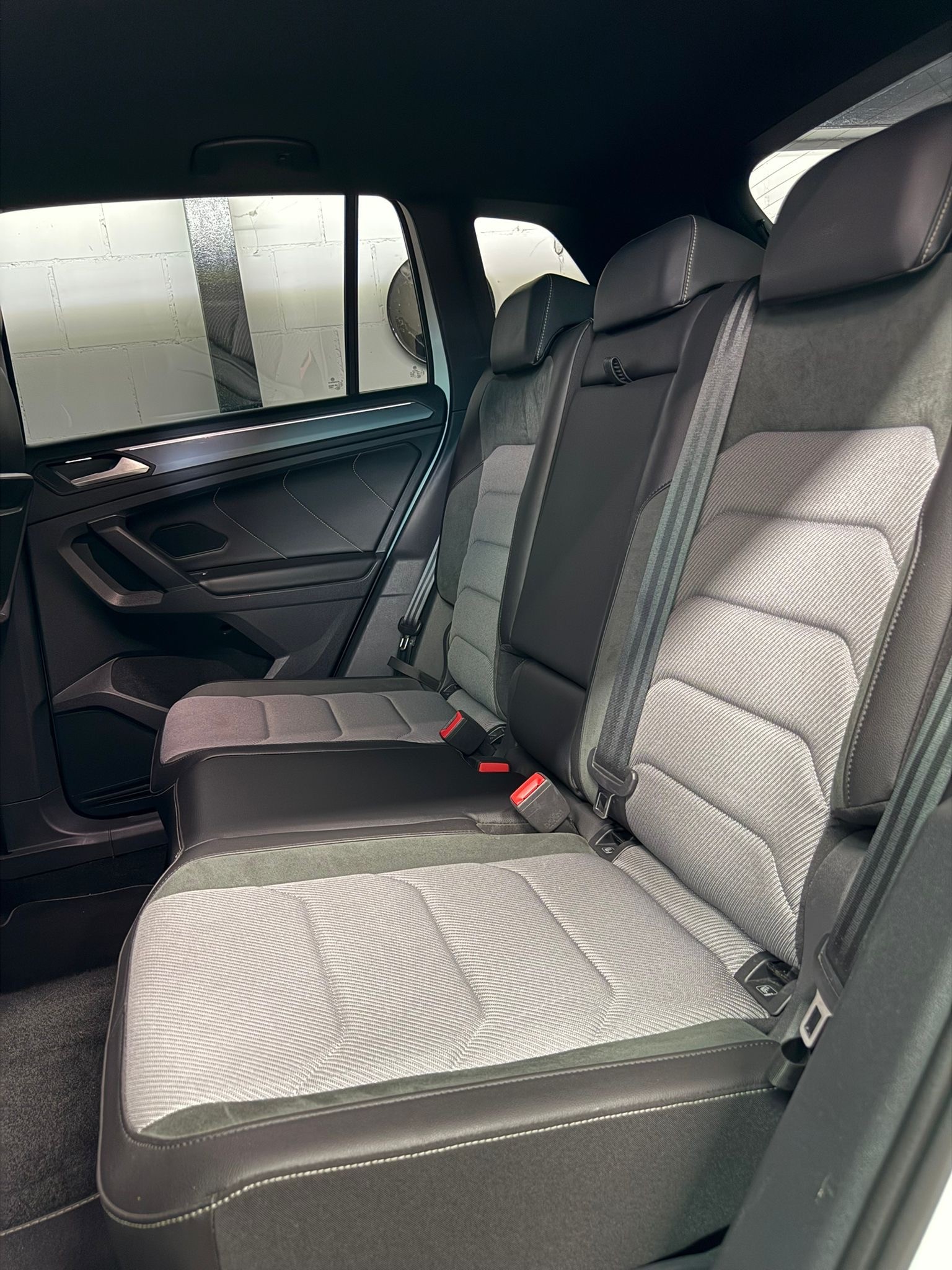 VW Tiguan 2.0TSI Highline R-Line 4Motion DSG / Top Austattung / Anhängerkupplung /-image-18