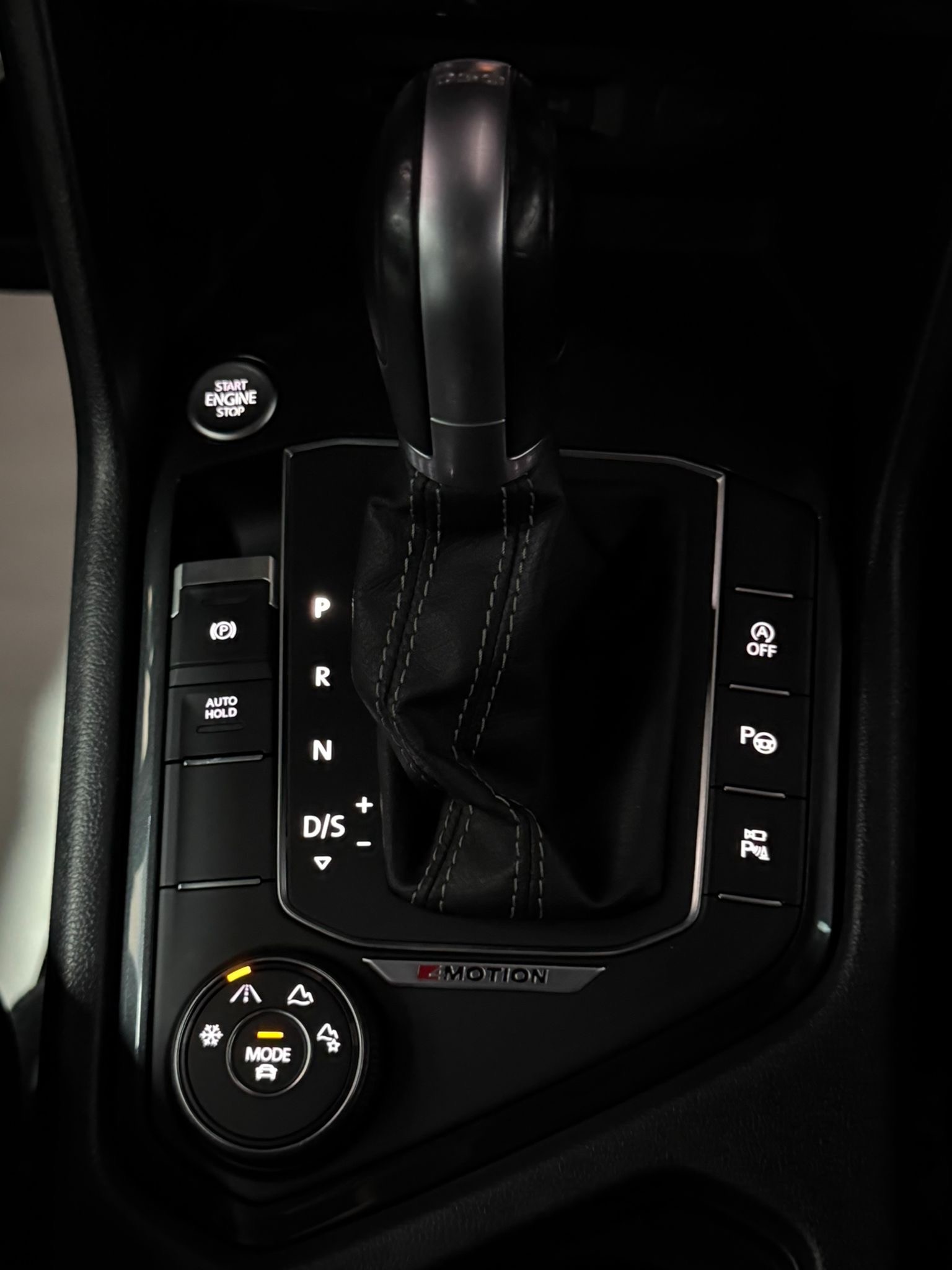 VW Tiguan 2.0TSI Highline R-Line 4Motion DSG / Top Austattung / Anhängerkupplung /-image-20