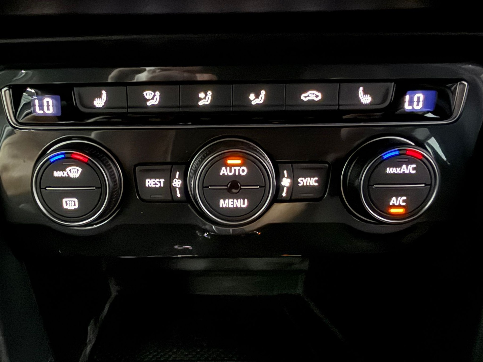 VW Tiguan 2.0TSI Highline R-Line 4Motion DSG / Top Austattung / Anhängerkupplung /-image-13