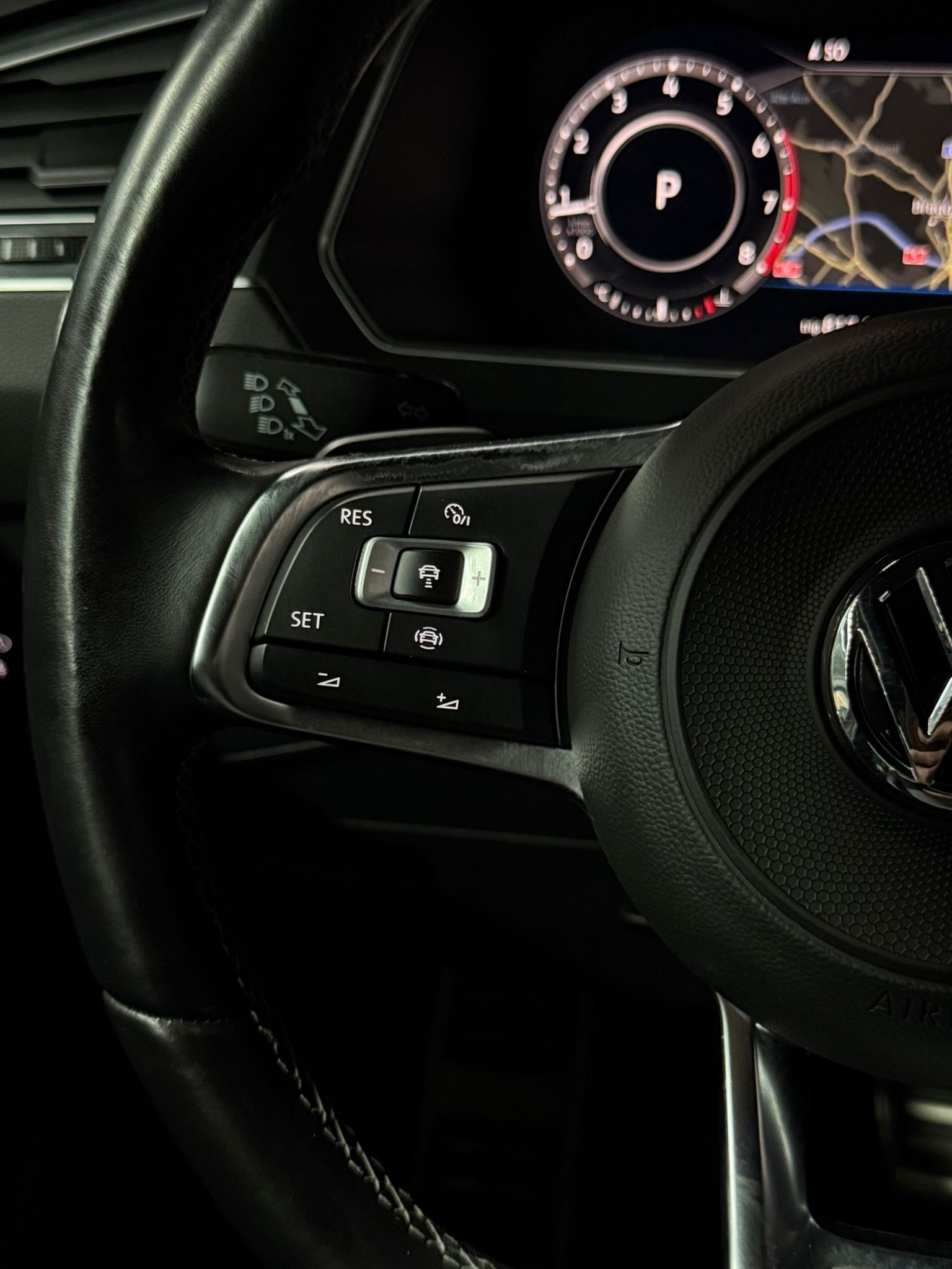 VW Tiguan 2.0TSI Highline R-Line 4Motion DSG / Top Austattung / Anhängerkupplung /-image-16
