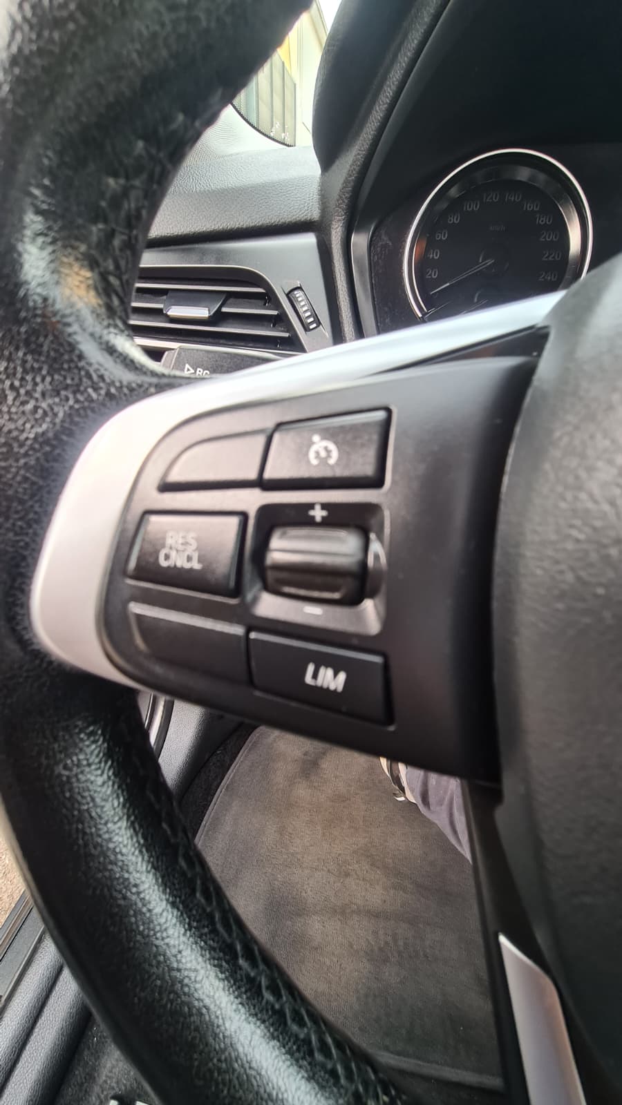 BMW 218d xDrive Gran Tourer Steptronic ** Gr-Navi ** Sitzheizung ** PDC V+H ** DAB-Radio ** Frisch Ab MFK & Service **-image-9
