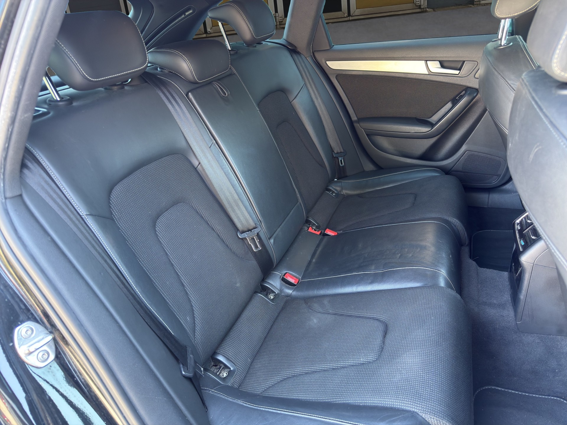 AUDI A4 Avant 2.0 TFSI multitronic-image-12
