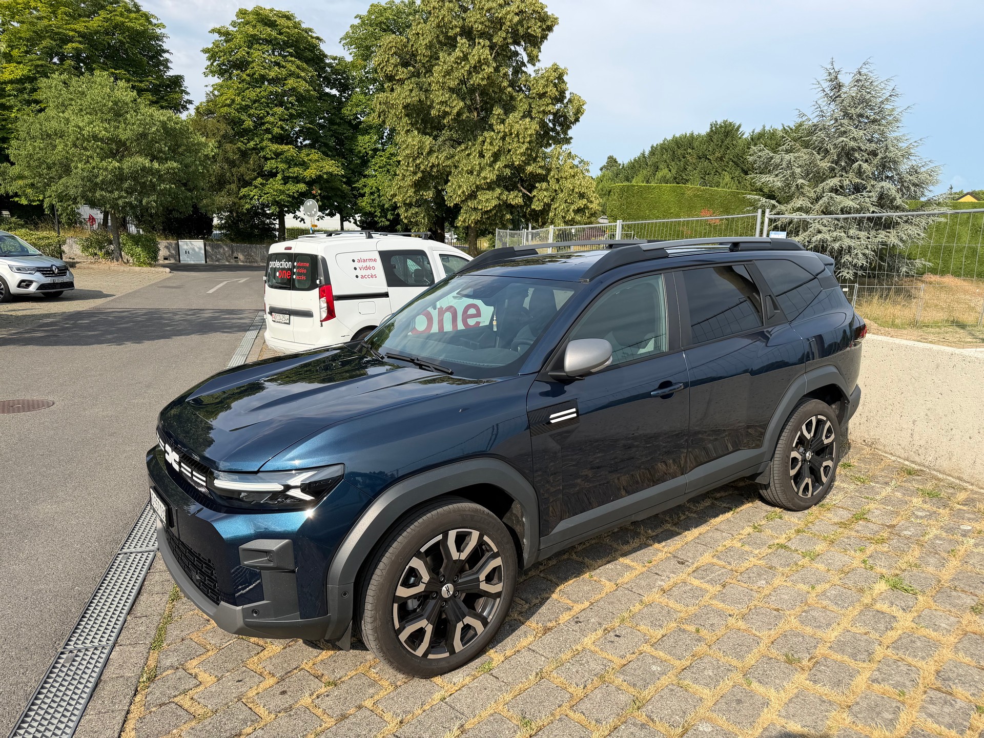 DACIA 1.8 Hybrid Journey-image-1